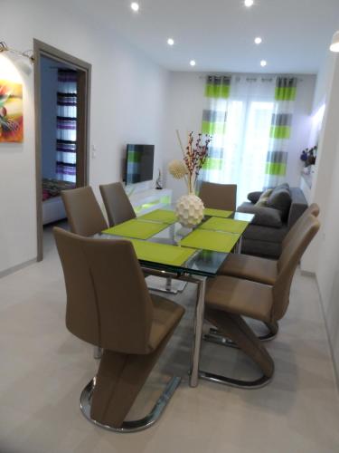 設施, Laura Deluxe Apartment in 新海灘區