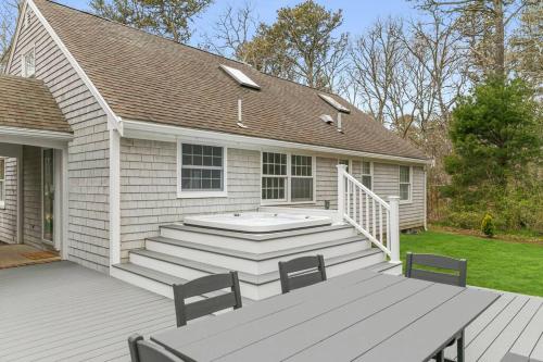 Retreat by the Hot Tub & Fire Pit, Dog-Friendly!, Brewster