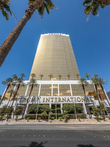TRUMP 56th Floor - Sphere and Strip View - No Resort Fees