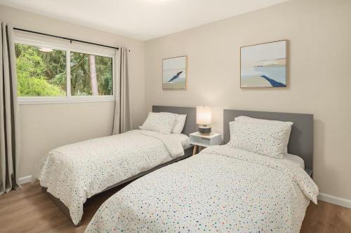 Remodeled Bellevue Family home w AC close to everything