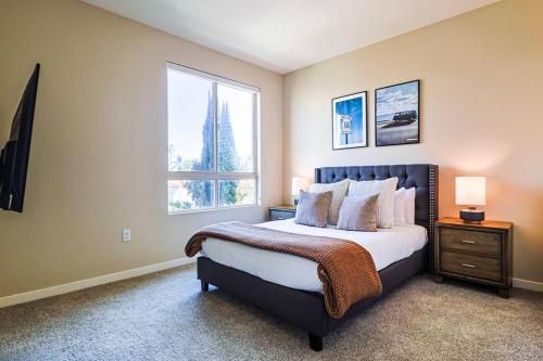 Huge and Modern 3 BDR and 2 BTH Townhouse in LA! in Los Angeles, USA