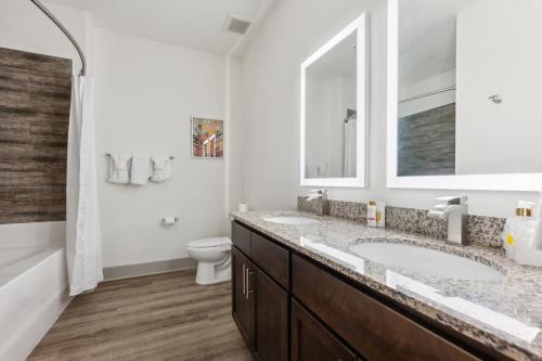 Overlook 3005 Luxe Modern Corporate 2bd Apt in Knoxville, USA