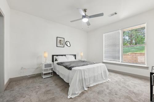 Overlook 3005 Luxe Modern Corporate 2bd Apt in Knoxville, USA