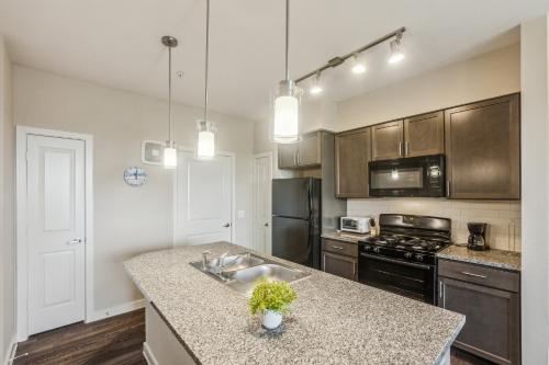 Cullen 7309 I Corporate 1bd Apartment I Parking in Houston, USA
