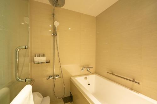 Deluxe Twin Room image 3