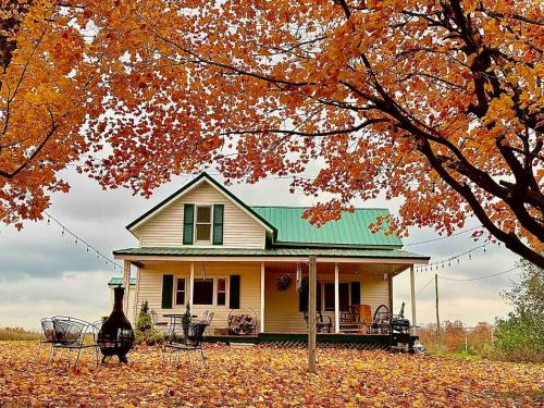 Tranquil Leelanau Farmhouse in Cedar, USA