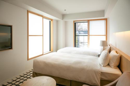 Superior Twin Room image 1