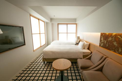 Superior Twin Room image 3