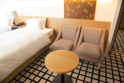 Superior Twin Room image 6