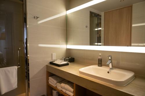 Superior Twin Room image 2