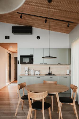 Kitchen, Strandis Smokehouse Camping & Resort, Villas in Larsmo