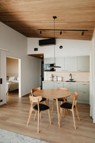 Kitchen, Strandis Smokehouse Camping & Resort, Villas in Larsmo