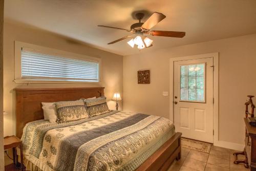 Annettes Cottage A in Fredericksburg, USA