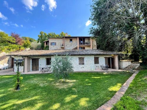 Spoleto Poolside - Sleeps 24 in Spoleto City Center