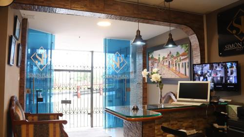 Front desk [24-hour]