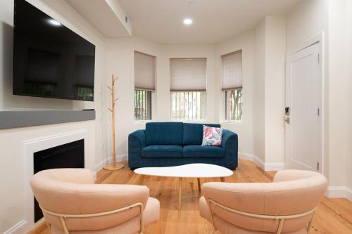 2bd 2ba apartment in townhouse in Washington, USA