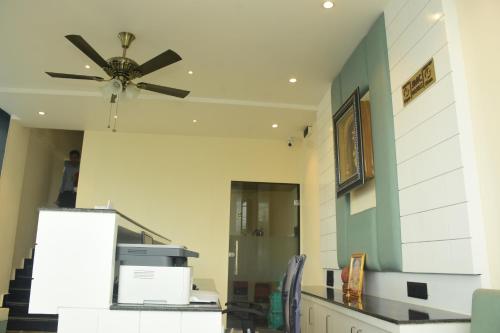 Hotel Laxmi Niwas in Pithampur