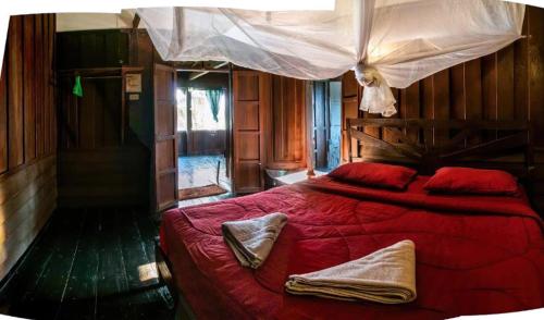 . Pomelo Eatery and Riverside Suites - Savor Local Flavors, Relax in Comfort, and Discover Custom Adventures