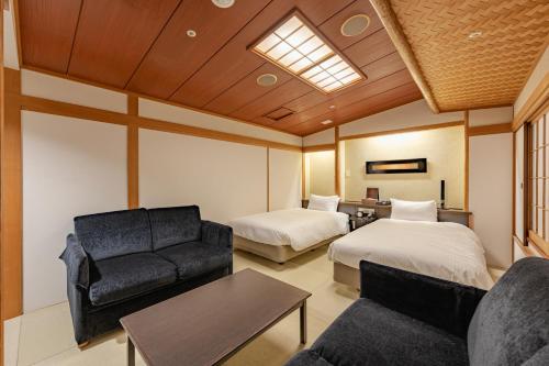 2 twin beds