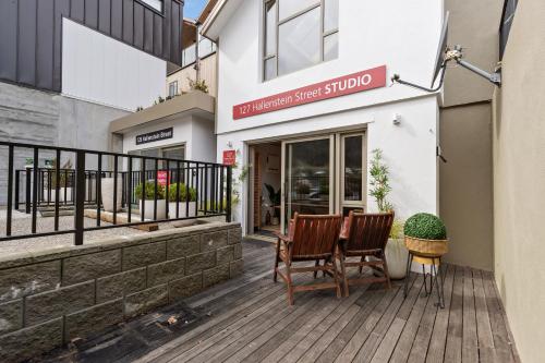 Luxurious Studio in City Centre - image 6