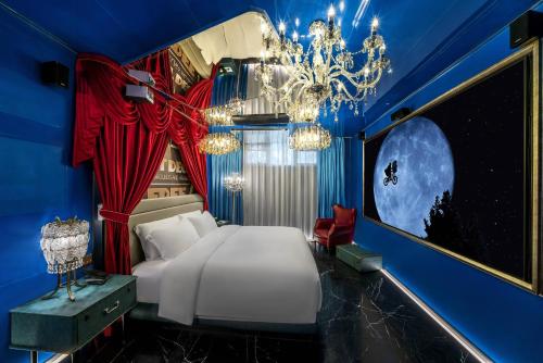 Deluxe Double Room room in Movietel Hangzhou West Lake Mansion1937