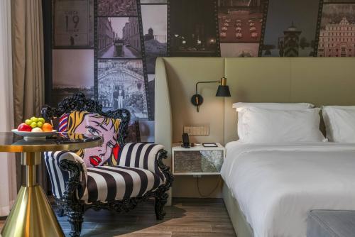 Deluxe Double Room with Bath image 5