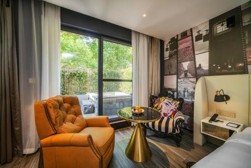 Deluxe Double Room with Bath image 6