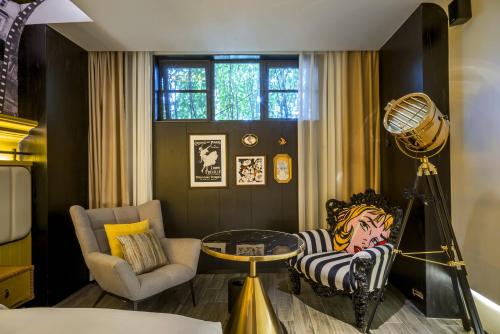Deluxe Double Room with Bath room in Movietel Hangzhou West Lake Mansion1937