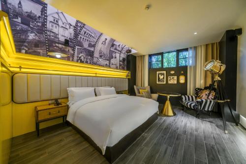 Deluxe Double Room with Bath image 3