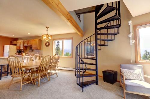 50 Snowscape 2BrLoft 3Ba condo in Silverthorne, USA
