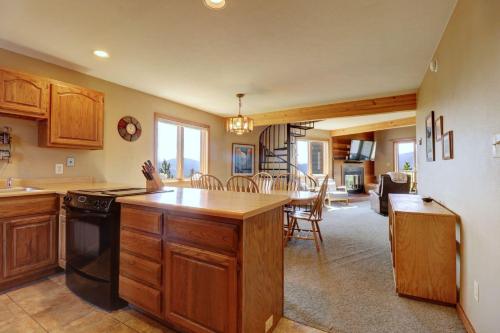 50 Snowscape 2BrLoft 3Ba condo in Silverthorne, USA