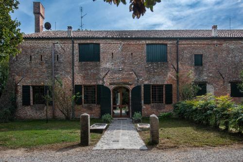 A szálláshely kívülről, Scuderia Country Mansion 3300SquareFeet in San Pietro Viminario