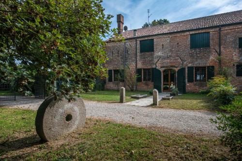 Kert, Scuderia Country Mansion 3300SquareFeet in San Pietro Viminario