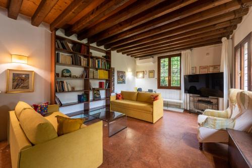 Old Well Country mansion 3200SquareFeet in San Pietro Viminario