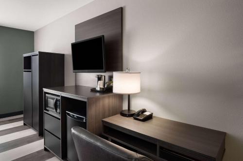 Super 8 by Wyndham Columbus - image 10