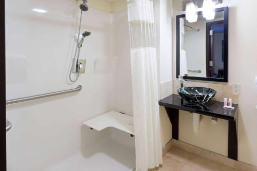 Days Inn & Suites by Wyndham Milwaukee in Milwaukee, USA