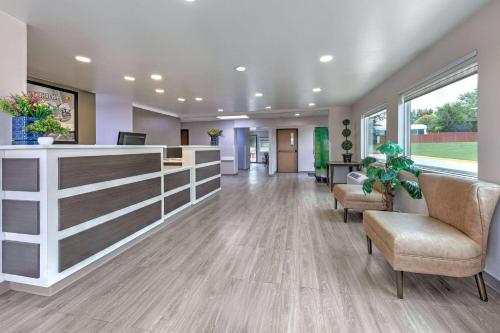 Vestíbulo, Super 8 By Wyndham Waxahachie Tx in Waxahachie