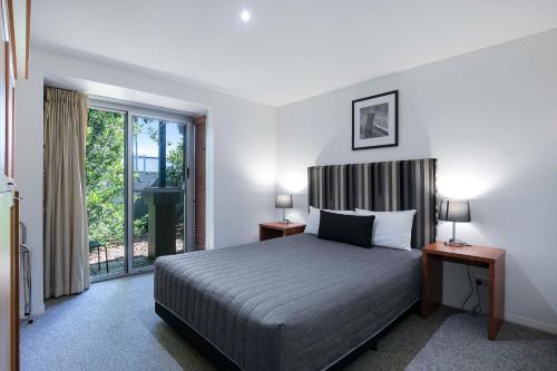 2 bedrooms, 4 beds