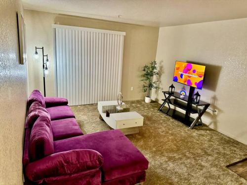 Spacious - Elegant 3BR - Pet - Friendly - Elk Grove in Elk Grove, USA