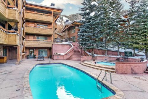 New 2 BR 2 and a half Bath - Luxurious Aspen Mountain Modern! thumb 3