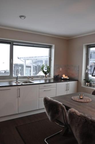 Leilighet sentralt på Sjusjøen, 11 sengeplasser (Leilighet sentralt pa Sjusjøen, 11 sengeplasser) in Sjusjoen