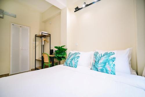 Swing & Pillows - Jalan Changkat Thambi Dollah Kuala Lumpur Swing & Pillows - Jalan Changkat Thambi Dollah Kuala Lumpur