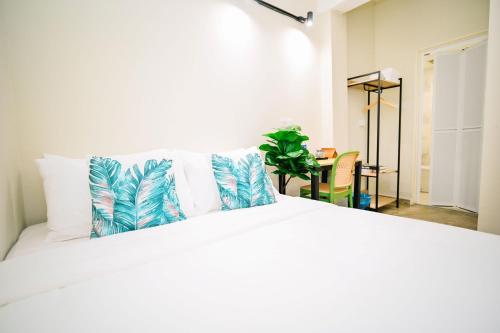 Swing & Pillows - Jalan Changkat Thambi Dollah Kuala Lumpur Swing & Pillows - Jalan Changkat Thambi Dollah Kuala Lumpur