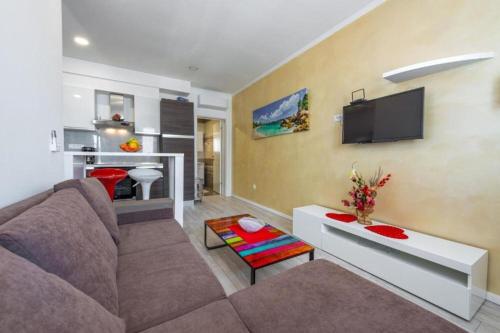 One-Bedroom Apartment with Sea View image 10