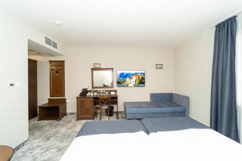 Executive Double Room image 5