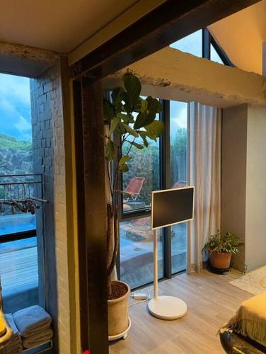 Wildlucent Private Poolvilla