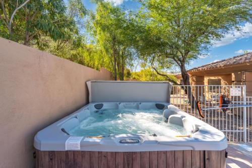 Primrose Palace Fountain Park Pool Hot tub in Fountain Hills