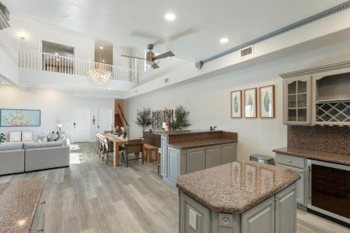 Primrose Palace Fountain Park Pool Hot tub