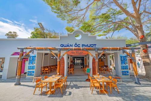 Ristorante, Tran Chau Beach & Resort in Spiaggia di Phuoc Hai