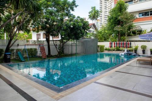 Shine Sukhumvit 33 Aparthotel Phrompong, Bangkok